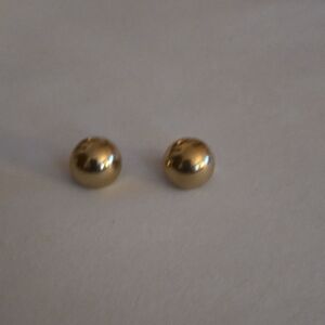 Vintage Gold Stud Earrings Timeless Design